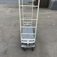 【販売終了】【中古】6輪台車　W1278×D425×H1594　ネスティングタイプ