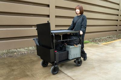 たくさんの機材を運搬