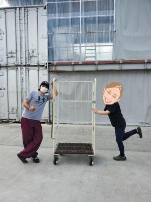 株式会社ILL様(左)とD-girlsあさみょん(右)