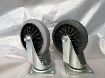 パワーアップしたキャスター（左）