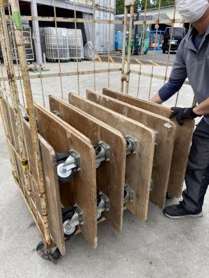 平台車を交互に立てる