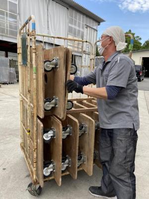 平台車を交互に立てる