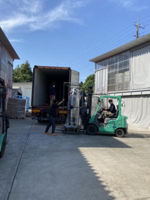 フォークリフトでの荷下ろしの様子2