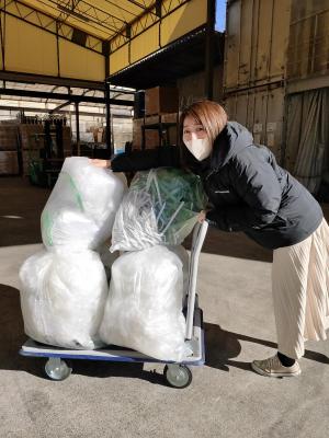 袋を押さえるYこりん