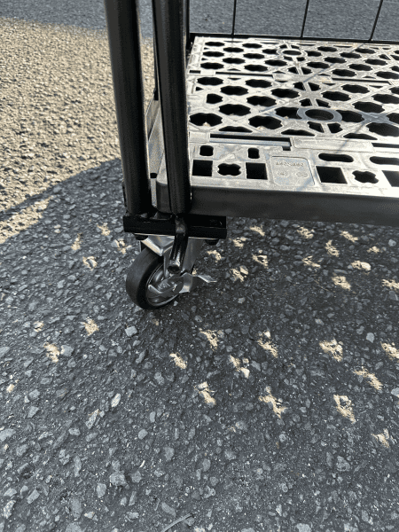 １００Φのキャスターを付けた天使のカゴ台車ブラック写真3
