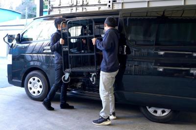 ハイエースのスライドドアからも搬入可能