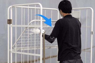 棚板を降ろすだけで設置可能