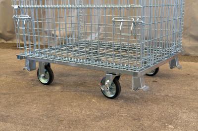 左が固定2輪キャスター、右が自在2輪キャスター（ストッパー付き）