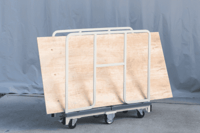 長物用6輪台車で荷物を管理