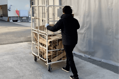 カゴ台車は移動もラクラク