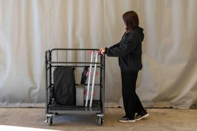 機材を安全に運べる「天使のカゴ台車ブラック」