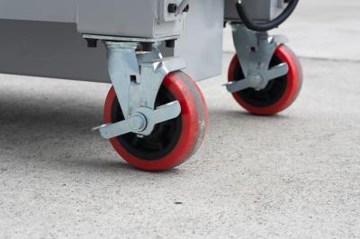 足元ストッパー付きキャスター