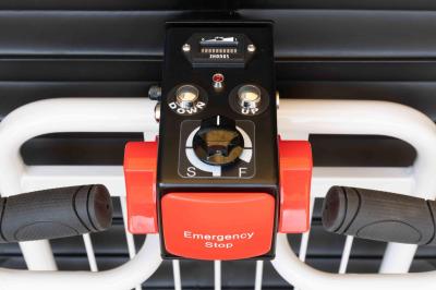 UP・DOWNボタンで昇降