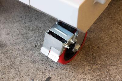 ストッパー付きキャスター