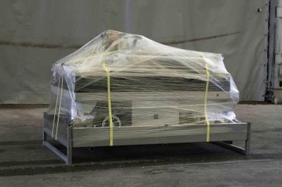 鉄製パレットに載せて出荷