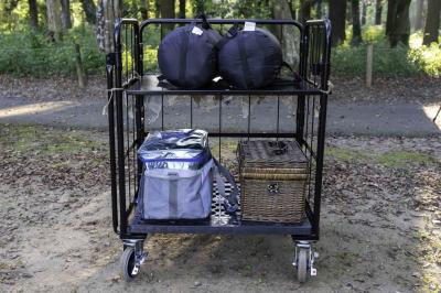 中間棚との併用で荷物棚に早変わり