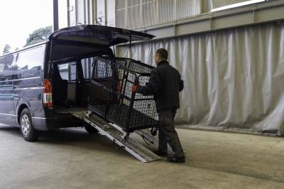 ハイエースやバンなどの商用車を使用2