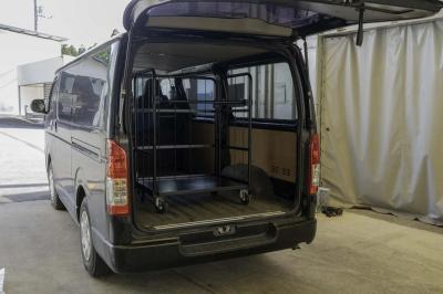 ハイエースには組み立てた状態で