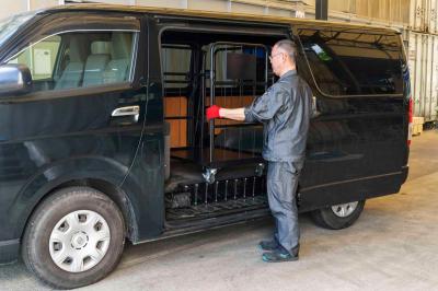 ハイエースのスライドドアからも搬入可能
