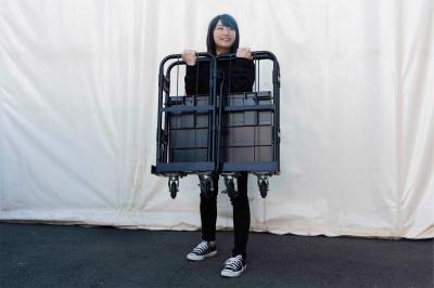 女性でも軽々持ち上がる