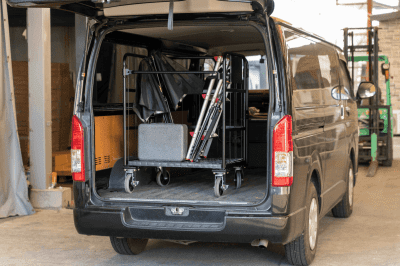 ハイエースには組み立てた状態で