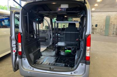 軽バンの荷台にフィット