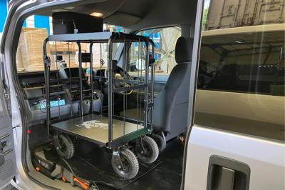 軽バンの助手席にも