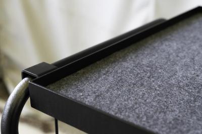 高さのあるフチとカーペット仕様