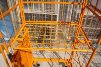 【販売終了】【中古】特注カゴ台車　跳ね上げ式中間棚付き　W900×D650×H1950