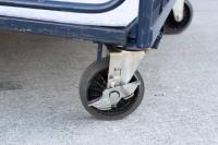 【販売終了】【中古】観音扉付きカゴ台車　W1050×D1050×H2100　ネイビー　床板鉄製（フェルト生地付き）