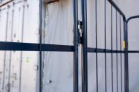 【販売終了】【中古】観音扉付きカゴ台車　W1050×D1050×H2100　ネイビー　床板鉄製（フェルト生地付き）