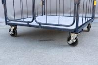 【販売終了】【中古】観音扉付きカゴ台車　W1050×D1050×H2100　ネイビー　床板鉄製（フェルト生地付き）