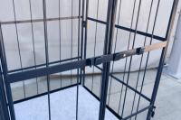 【販売終了】【中古】観音扉付きカゴ台車　W1050×D1050×H2100　ネイビー　床板鉄製（フェルト生地付き）