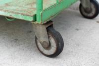 【販売終了】【中古】カゴ台車　W1100×D800×H1700　床板鉄製　2輪固定キャスターストッパー無し【引取限定商品】