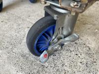 【販売終了】【中古】カゴ台車　W850×D650×H1700　ワコーパレット製【訳アリ品】