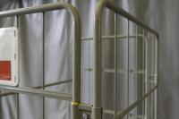 【販売終了】【GJサンクスセール品】【中古】カゴ台車　アイボリー　W1100×D800×H1700　仕様混在