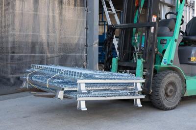 フォークリフトでの荷下ろし