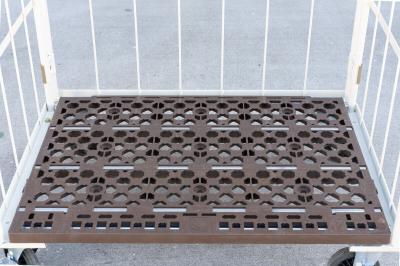 肉厚で頑丈な樹脂床板