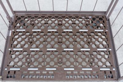 肉厚で頑丈な樹脂床板