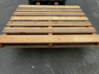 【販売終了】【中古】2方差し・片面仕様　木製パレット　W1400×L1100×H125【割れ、欠けあり】