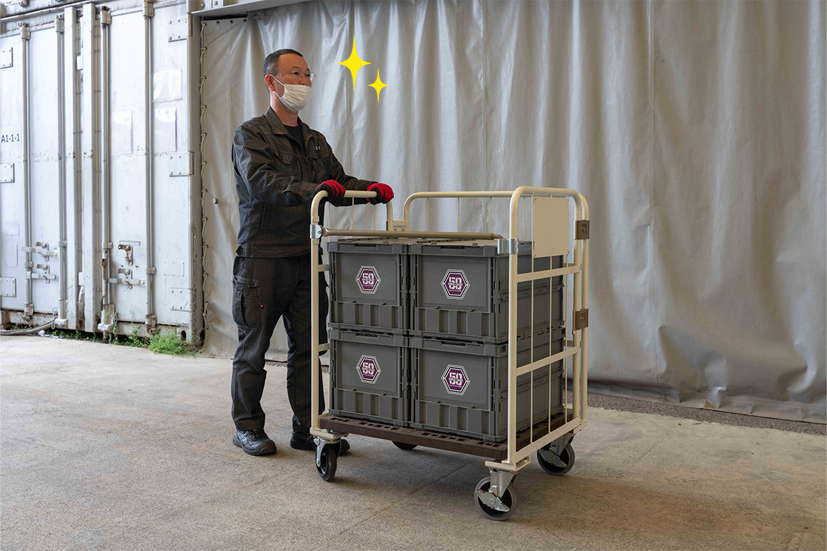 ラクにカゴ台車を押している